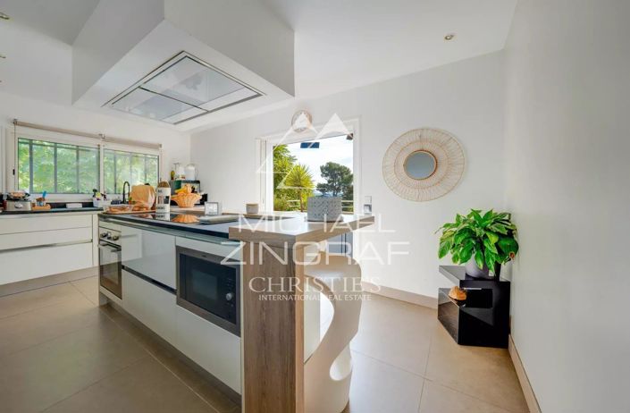 Image No.6-4 Bed House for sale