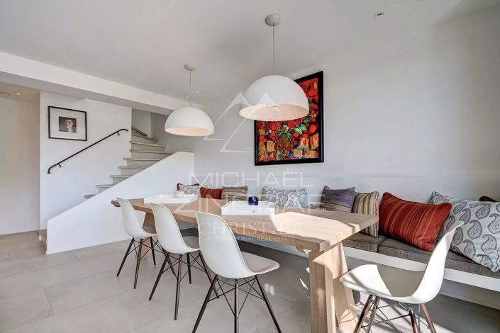 Image No.8-4 Bed House for sale