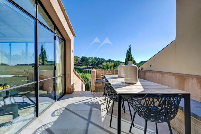 Image No.9-4 Bed House for sale