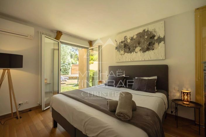 Image No.10-6 Bed House for sale