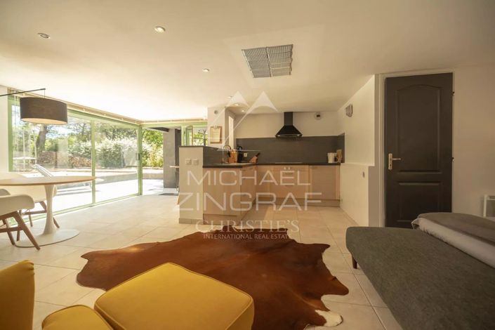 Image No.15-6 Bed House for sale