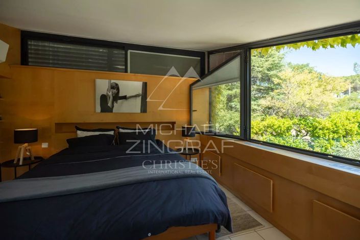 Image No.8-6 Bed House for sale