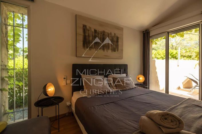 Image No.9-6 Bed House for sale