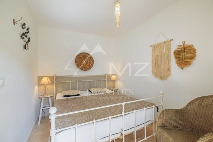 Image No.10-4 Bed House for sale