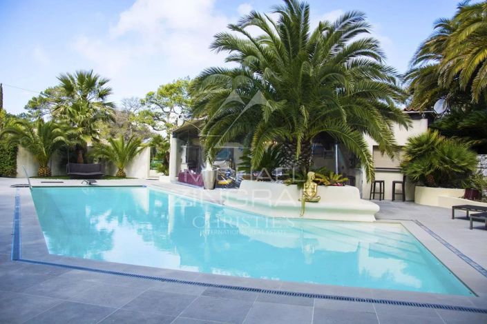 Image No.6-5 Bed House for sale