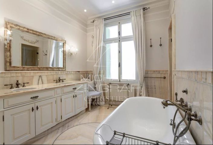 Image No.5-5 Bed House for sale