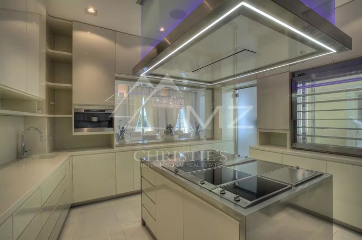 Image No.11-5 Bed House for sale