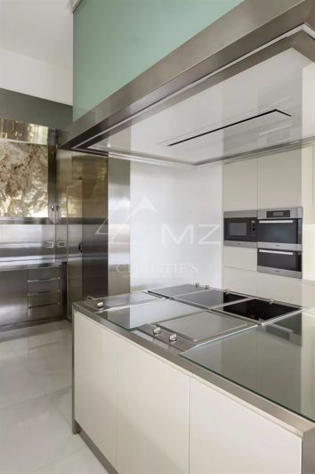 Image No.6-5 Bed House for sale