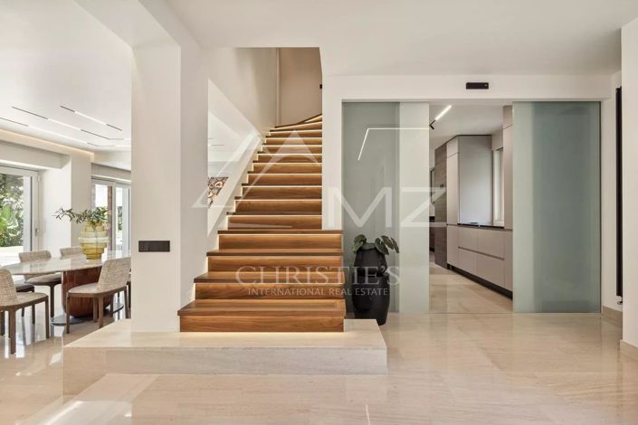 Image No.7-5 Bed House for sale