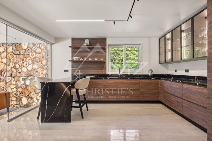 Image No.9-5 Bed House for sale