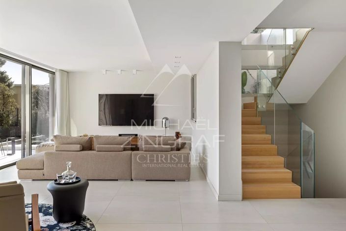 Image No.10-6 Bed House for sale