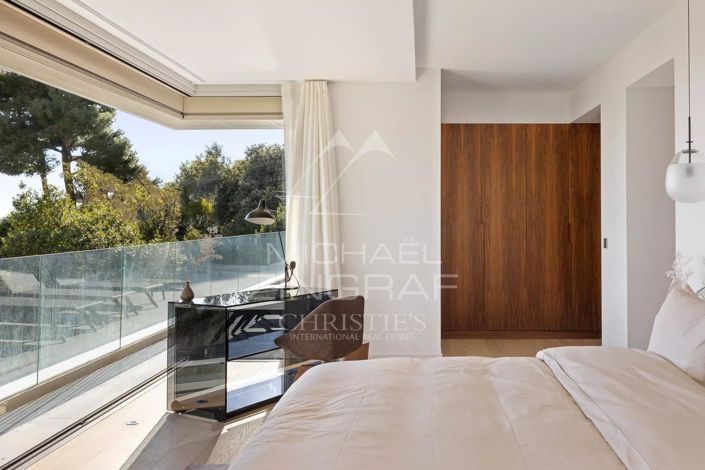 Image No.8-6 Bed House for sale