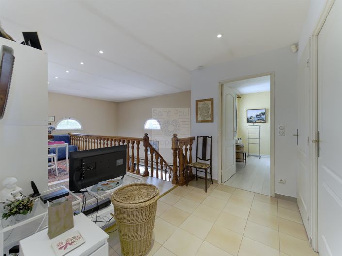 Image No.10-3 Bed House for sale