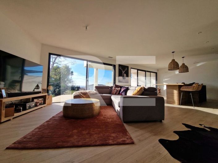 Image No.5-4 Bed House for sale