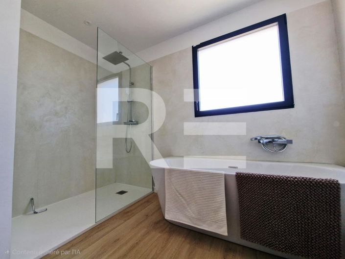 Image No.8-4 Bed House for sale