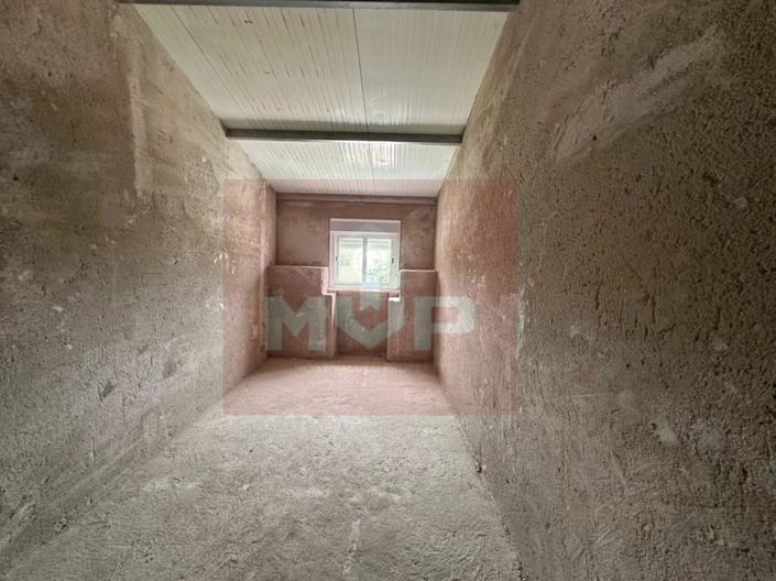 Image No.10-8 Bed House for sale