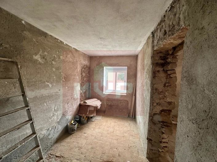 Image No.12-8 Bed House for sale