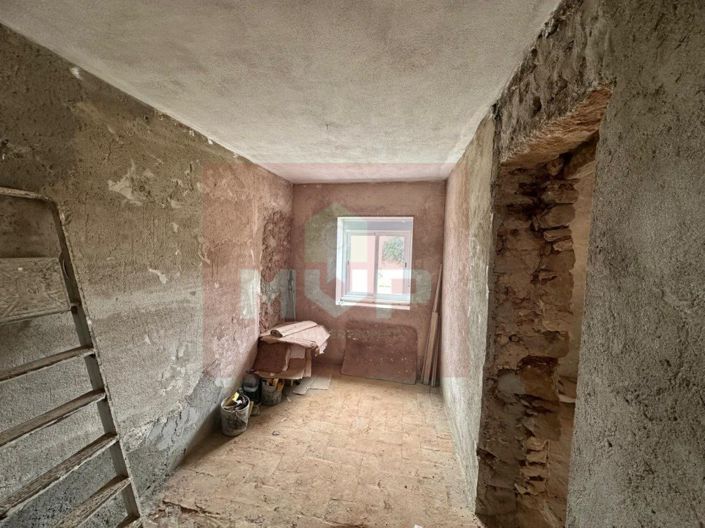 Image No.12-8 Bed House for sale