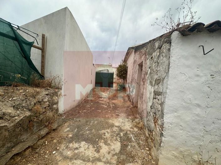 Image No.19-8 Bed House for sale