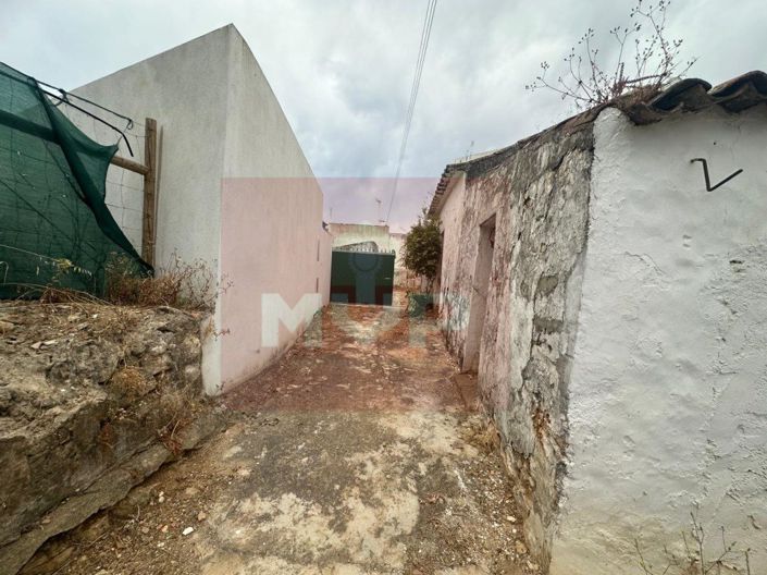 Image No.19-8 Bed House for sale