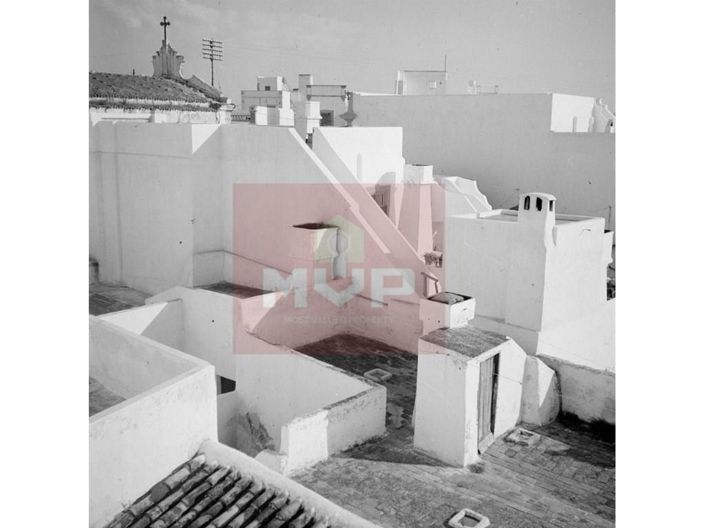 Image No.23-8 Bed House for sale