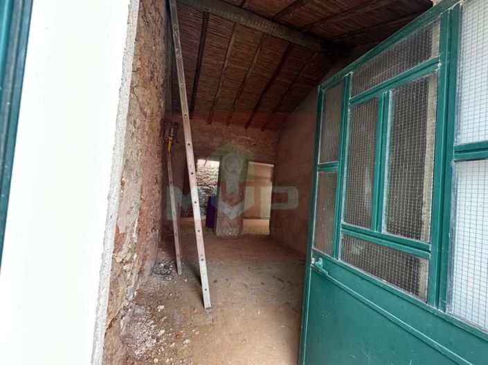 Image No.6-8 Bed House for sale