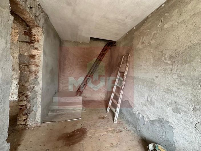 Image No.7-8 Bed House for sale