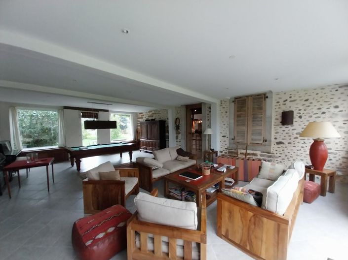 Image No.7-7 Bed House for sale