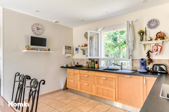 Image No.10-3 Bed House for sale