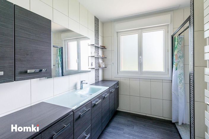 Image No.17-4 Bed House for sale