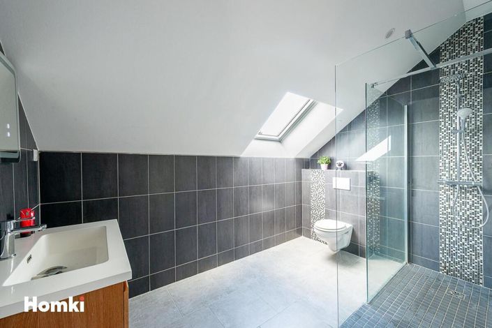 Image No.18-4 Bed House for sale