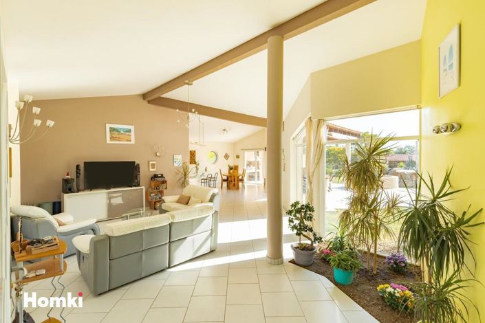 Image No.5-6 Bed House for sale