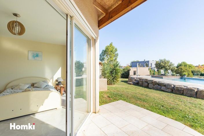 Image No.8-6 Bed House for sale