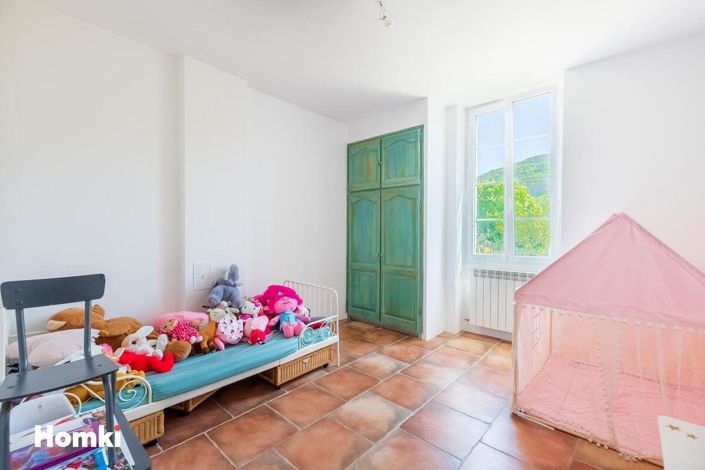 Image No.7-6 Bed House for sale