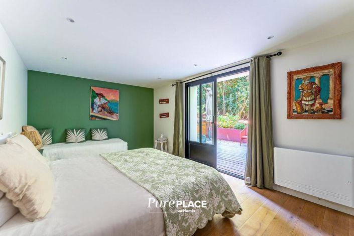 Image No.18-6 Bed House for sale