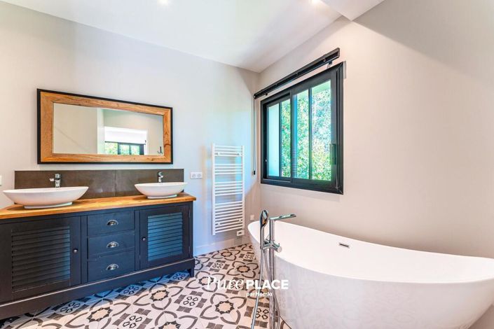 Image No.19-6 Bed House for sale