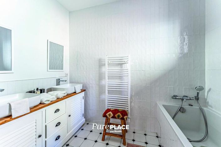 Image No.20-6 Bed House for sale