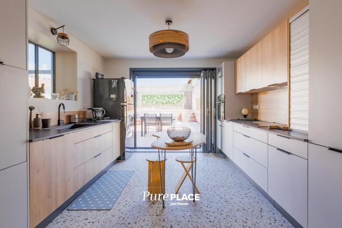 Image No.10-3 Bed House for sale