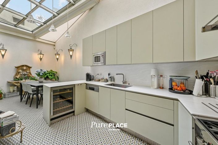 Image No.8-4 Bed House for sale