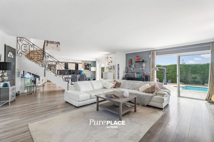 Image No.6-5 Bed House for sale