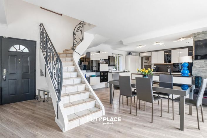 Image No.8-5 Bed House for sale