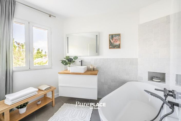 Image No.7-5 Bed House for sale