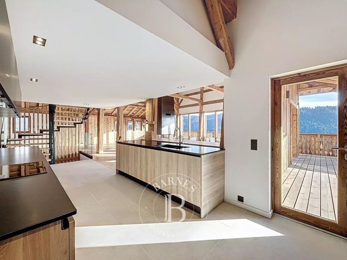 Image No.10-5 Bed House for sale