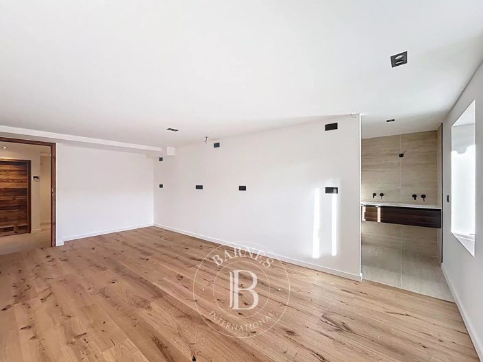 Image No.17-5 Bed House for sale