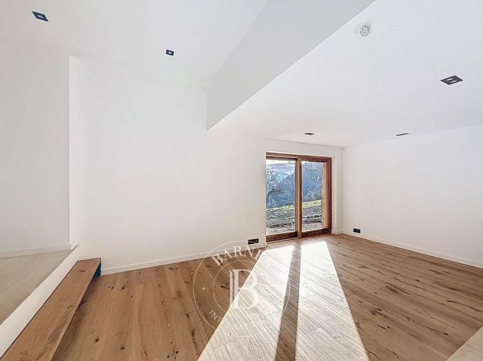 Image No.18-5 Bed House for sale