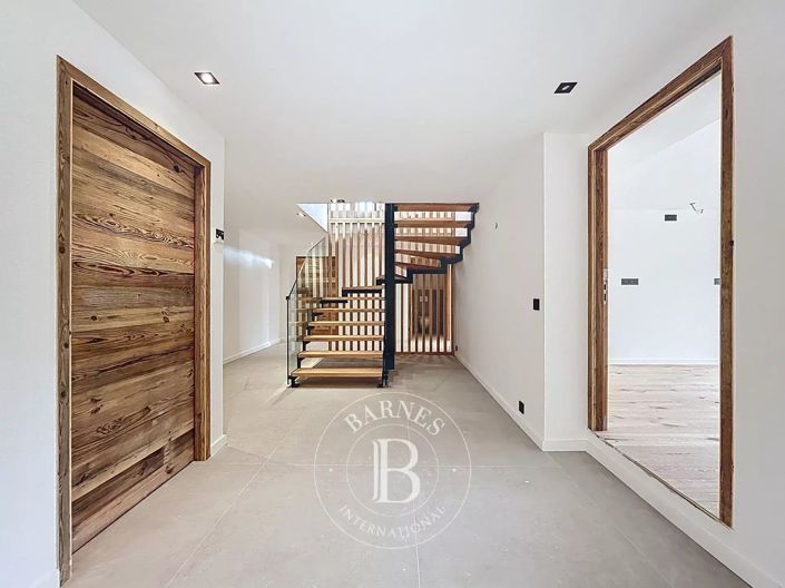 Image No.19-5 Bed House for sale