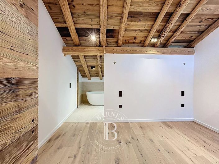 Image No.20-5 Bed House for sale