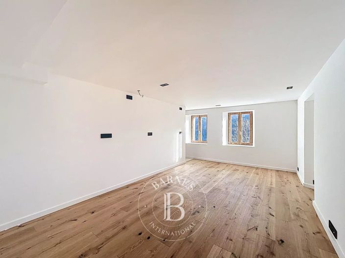 Image No.21-5 Bed House for sale