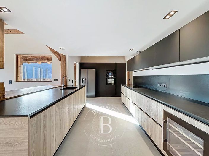 Image No.8-5 Bed House for sale