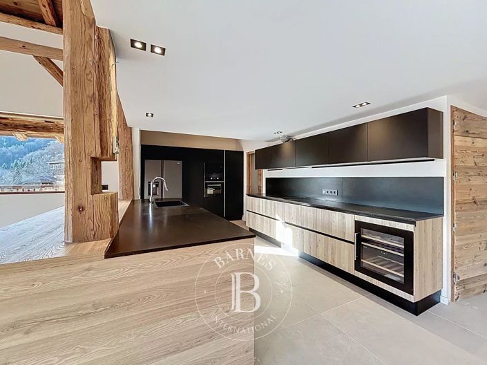 Image No.9-5 Bed House for sale